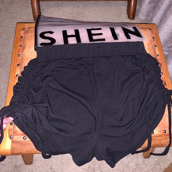 Notched tank top& Drawstring Ruched short - Picture 2 of 3